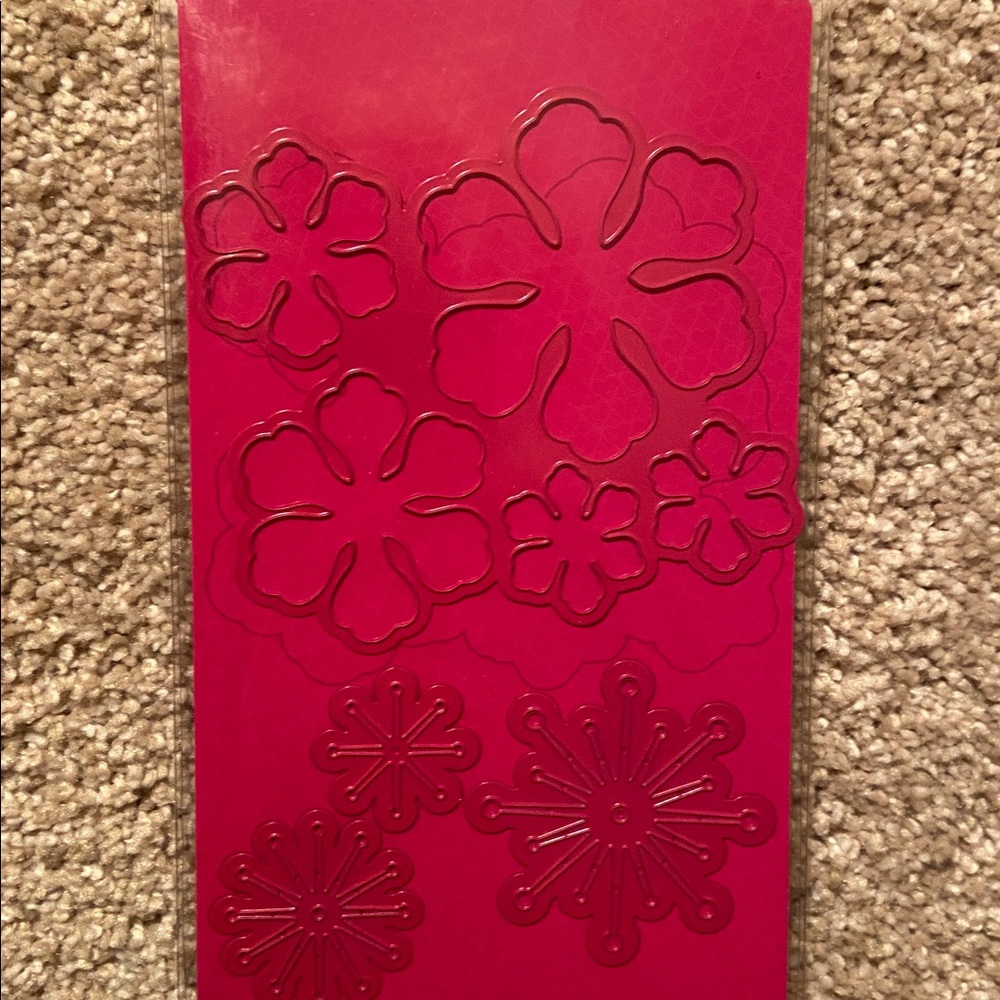 Heartfelt Creations 8 Piece Set With Shaping Mold and DieCuts - Picture 8 of 8